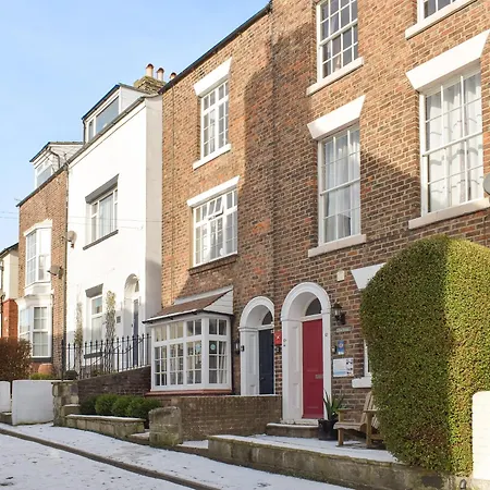 Townhouse * Уитби